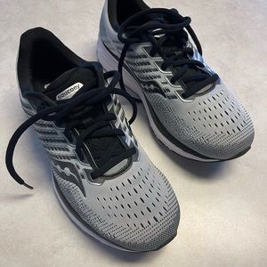 Saucony Ride 13 (size 9) Women's Blk/Grey (new condition)